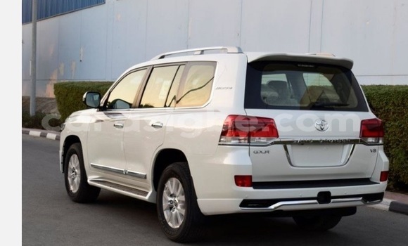 Acheter Occasion Voiture Toyota Land Cruiser Blanc à Lomé, Togo Acheter Occasion Voiture Toyota Land Cruiser Blanc à Lomé, Togo
