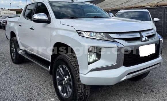 Acheter Occasion Voiture Mitsubishi L200 Blanc à Lomé, Maritime