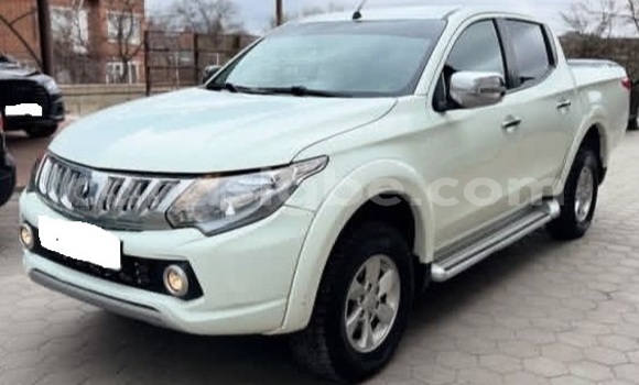 Buy Used Mitsubishi L200 White Car in Lome in Maritime Buy Used Mitsubishi L200 White Car in Lome in Maritime