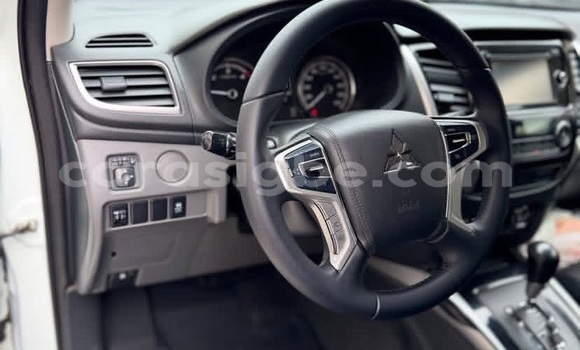 Buy Used Mitsubishi L200 White Car in Lome in Maritime Buy Used Mitsubishi L200 White Car in Lome in Maritime
