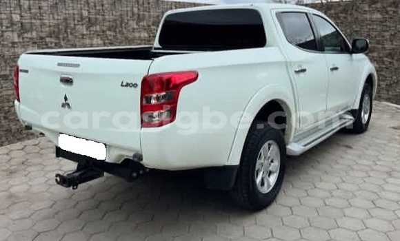 Buy Used Mitsubishi L200 White Car in Lome in Maritime Buy Used Mitsubishi L200 White Car in Lome in Maritime