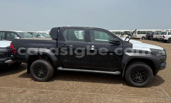 Acheter Import Voiture Toyota Hilux Noir à Lomé, Togo Acheter Import Voiture Toyota Hilux Noir à Lomé, Togo