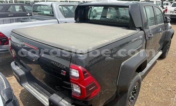 Acheter Import Voiture Toyota Hilux Noir à Lomé, Togo Acheter Import Voiture Toyota Hilux Noir à Lomé, Togo
