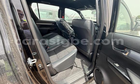 Acheter Import Voiture Toyota Hilux Noir à Lomé, Togo Acheter Import Voiture Toyota Hilux Noir à Lomé, Togo