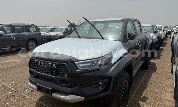 Acheter Import Voiture Toyota Hilux Noir à Lomé, Togo Acheter Import Voiture Toyota Hilux Noir à Lomé, Togo