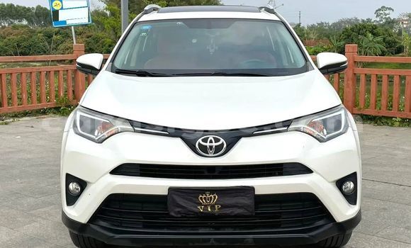 Acheter Occasion Voiture Toyota RAV4 Blanc à Lomé, Maritime Acheter Occasion Voiture Toyota RAV4 Blanc à Lomé, Maritime