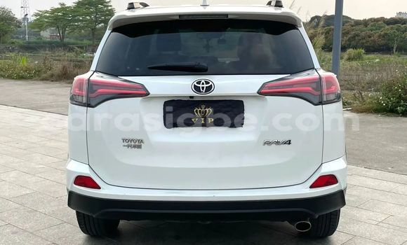 Acheter Occasion Voiture Toyota RAV4 Blanc à Lomé, Maritime Acheter Occasion Voiture Toyota RAV4 Blanc à Lomé, Maritime