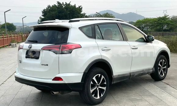 Acheter Occasion Voiture Toyota RAV4 Blanc à Lomé, Maritime Acheter Occasion Voiture Toyota RAV4 Blanc à Lomé, Maritime