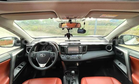 Acheter Occasion Voiture Toyota RAV4 Blanc à Lomé, Maritime Acheter Occasion Voiture Toyota RAV4 Blanc à Lomé, Maritime