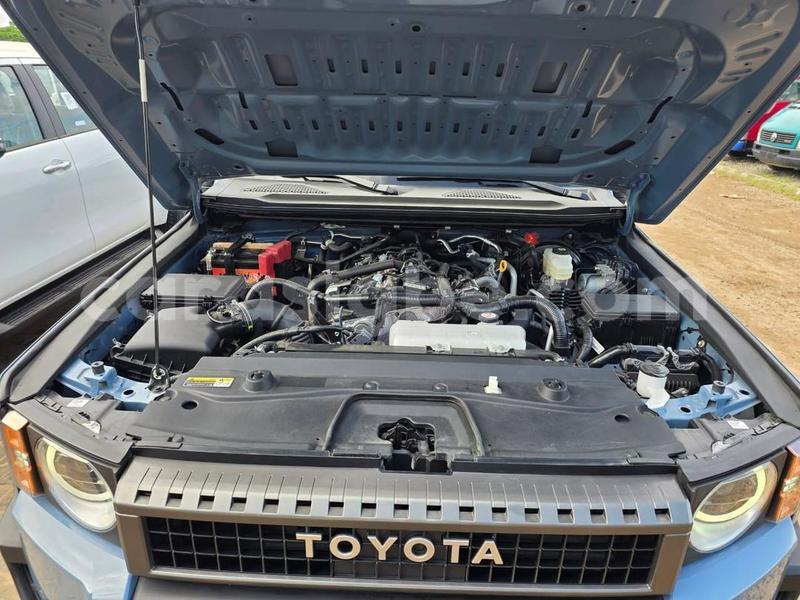 Big with watermark toyota land cruiser prado togo lome 11300