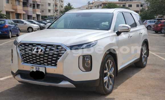 Acheter Occasion Voiture Hyundai Trajet Blanc à Lomé, Maritime Acheter Occasion Voiture Hyundai Trajet Blanc à Lomé, Maritime