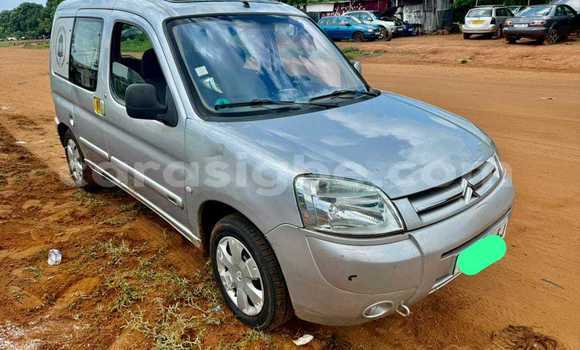 Acheter Occasion Voiture Citroen Berlingo Blanc à Lome, West africa