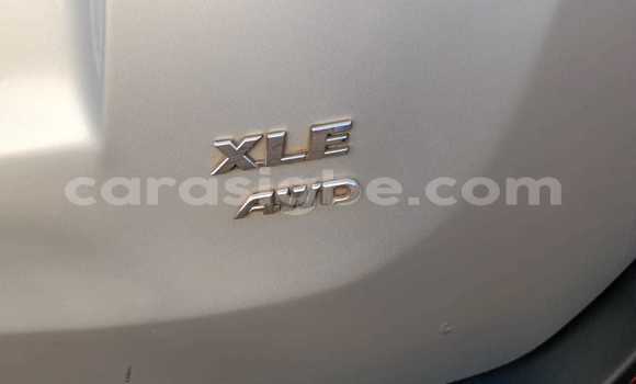 Acheter Occasion Voiture Toyota RAV4 Blanc à Lomé, Maritime Acheter Occasion Voiture Toyota RAV4 Blanc à Lomé, Maritime