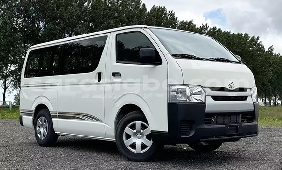 Acheter Occasion Voiture Toyota Hiace Blanc à Kpalime, Plateaux