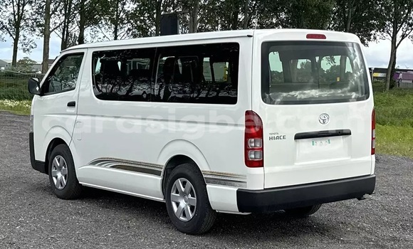 Acheter Occasion Voiture Toyota Hiace Blanc à Kpalime, Plateaux Acheter Occasion Voiture Toyota Hiace Blanc à Kpalime, Plateaux