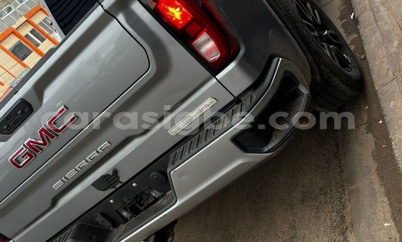 Acheter Import Voiture GMC Sierra Marron à Lomé, Togo Acheter Import Voiture GMC Sierra Marron à Lomé, Togo