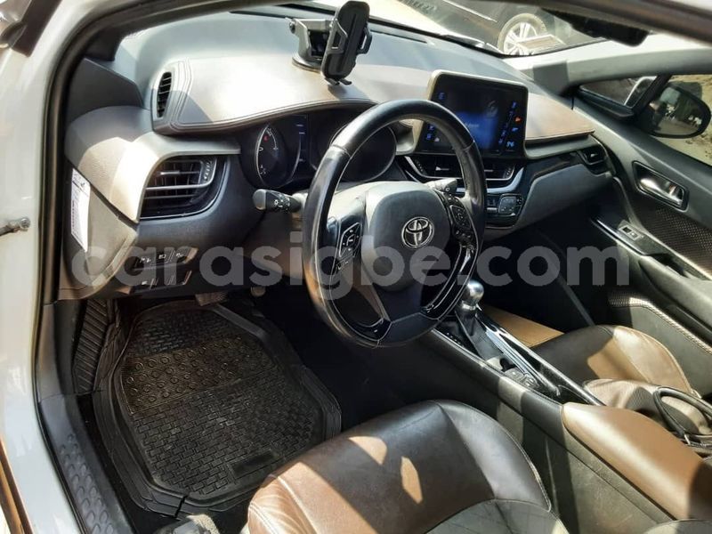 Big with watermark toyota c hr maritime lome 11353