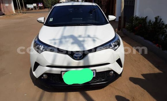 Acheter Occasion Voiture Toyota C-HR Blanc à Lomé, Maritime Acheter Occasion Voiture Toyota C-HR Blanc à Lomé, Maritime