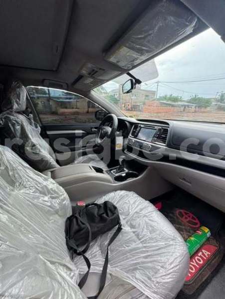 Big with watermark toyota highlander maritime lome 11372