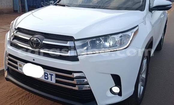 Acheter Occasion Voiture Toyota Highlander Blanc à Lomé, Maritime