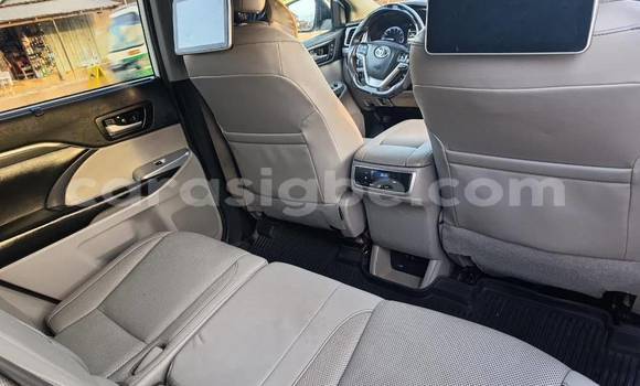 Buy Used Toyota Highlander White Car in Lome in Maritime Buy Used Toyota Highlander White Car in Lome in Maritime