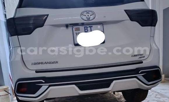 Buy Used Toyota Highlander White Car in Lome in Maritime Buy Used Toyota Highlander White Car in Lome in Maritime