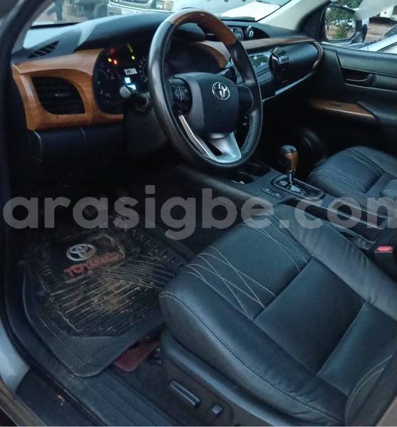Big with watermark toyota hilux maritime lome 11400