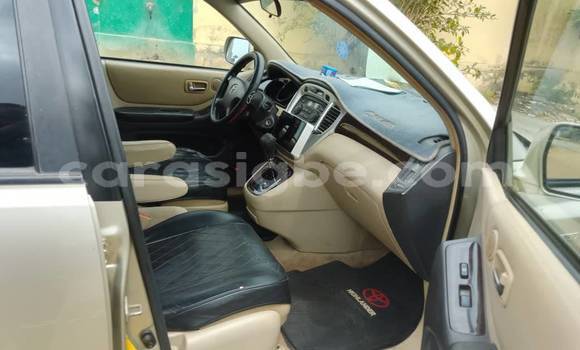 Acheter Occasion Voiture Toyota Highlander Beige à Lome, West africa Acheter Occasion Voiture Toyota Highlander Beige à Lome, West africa