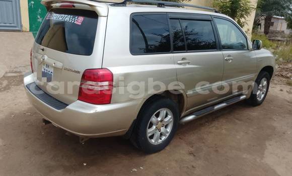 Acheter Occasion Voiture Toyota Highlander Beige à Lome, West africa Acheter Occasion Voiture Toyota Highlander Beige à Lome, West africa