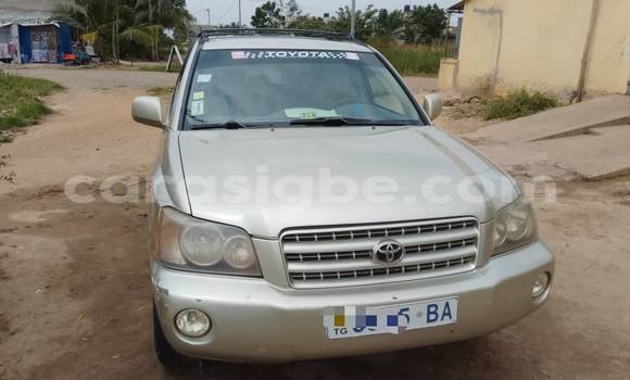 Acheter Occasion Voiture Toyota Highlander Beige à Lome, West africa Acheter Occasion Voiture Toyota Highlander Beige à Lome, West africa