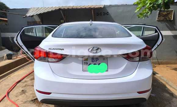 Acheter Occasion Voiture Hyundai Elantra Blanc à Lomé, Maritime Acheter Occasion Voiture Hyundai Elantra Blanc à Lomé, Maritime