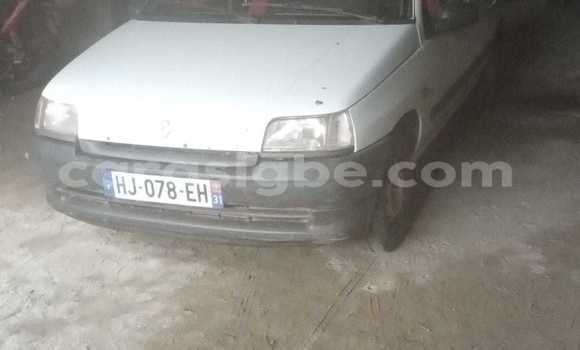 Acheter Occasion Voiture Renault Clio Blanc à Kara, Togo