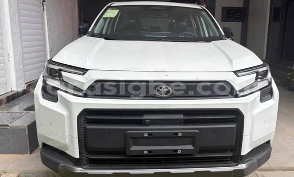 Acheter Neuf Voiture Toyota RAV4 Blanc à Lomé, Togo Acheter Neuf Voiture Toyota RAV4 Blanc à Lomé, Togo