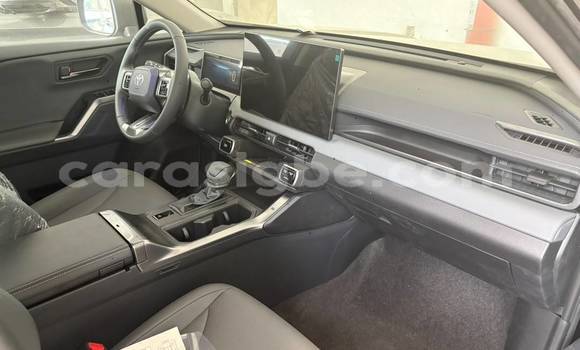 Acheter Neuf Voiture Toyota RAV4 Blanc à Lomé, Togo Acheter Neuf Voiture Toyota RAV4 Blanc à Lomé, Togo