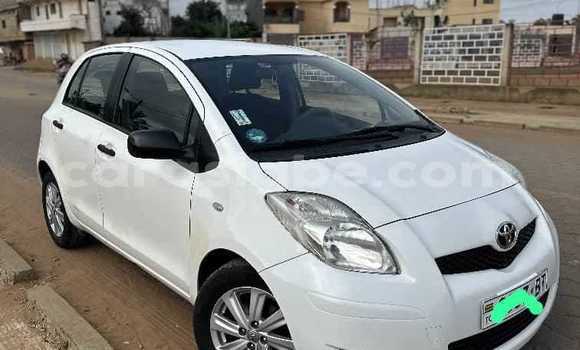 Acheter Occasion Voiture Toyota Yaris Blanc à Lomé, Maritime