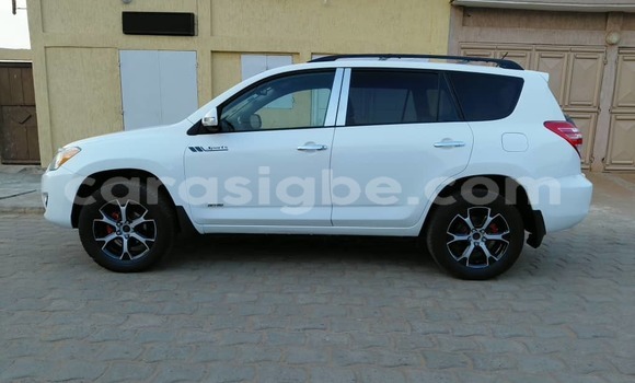 Acheter Occasion Voiture Toyota RAV4 Blanc à Adawlato, Togo Acheter Occasion Voiture Toyota RAV4 Blanc à Adawlato, Togo