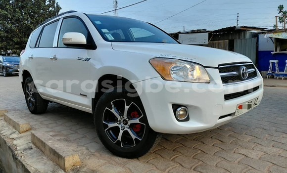 Acheter Occasion Voiture Toyota RAV4 Blanc à Adawlato, Togo Acheter Occasion Voiture Toyota RAV4 Blanc à Adawlato, Togo