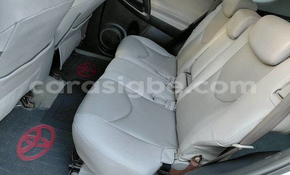 Acheter Occasion Voiture Toyota RAV4 Blanc à Adawlato, Togo Acheter Occasion Voiture Toyota RAV4 Blanc à Adawlato, Togo