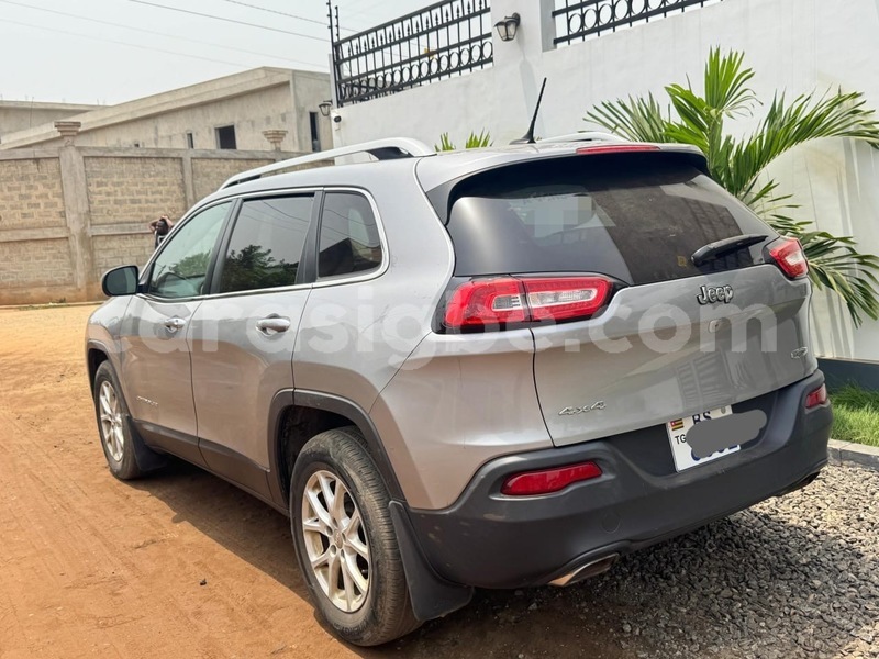Big with watermark jeep cherokee maritime lome 11706