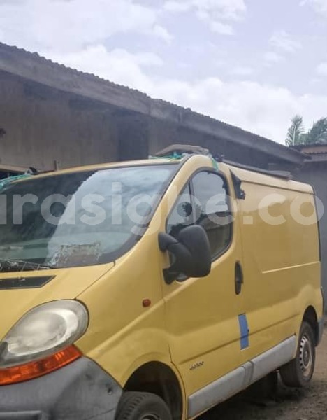 Big with watermark renault 10 maritime lome 11722