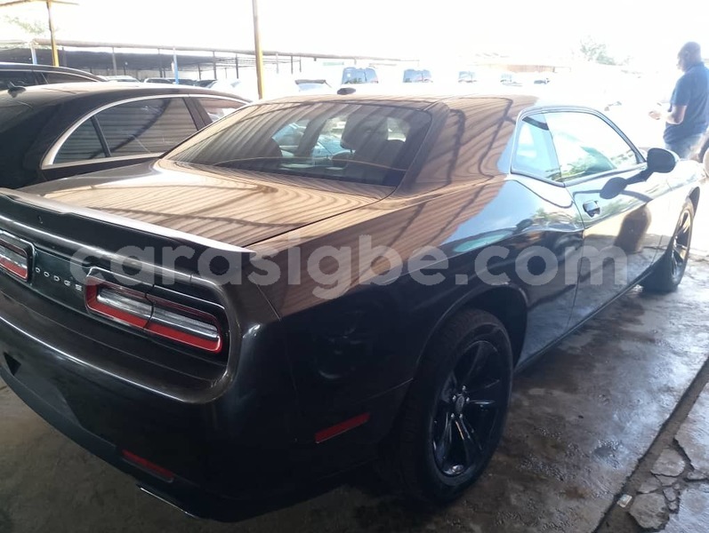 Big with watermark dodge challenger togo lome 11725