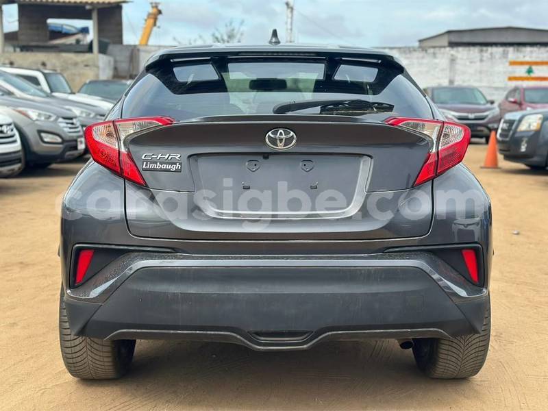 Big with watermark toyota c hr togo lome 11840