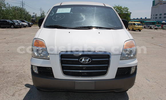 Buy Used Hyundai H1 White Car in Lome in Maritime
