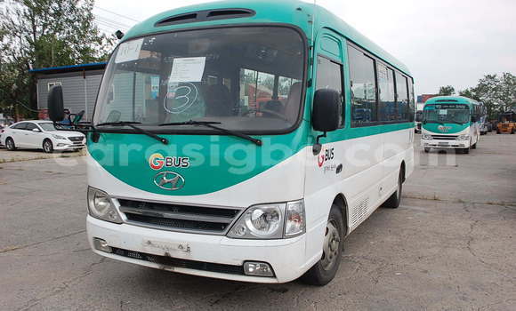 Buy Used Hyundai H1 Green Car in Lome in Maritime