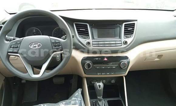 Buy Used Hyundai Tucson White Car in Lome in Maritime Buy Used Hyundai Tucson White Car in Lome in Maritime