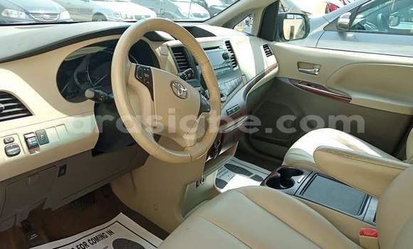 Buy Used Toyota Sienna White Car in Lome in Maritime Buy Used Toyota Sienna White Car in Lome in Maritime