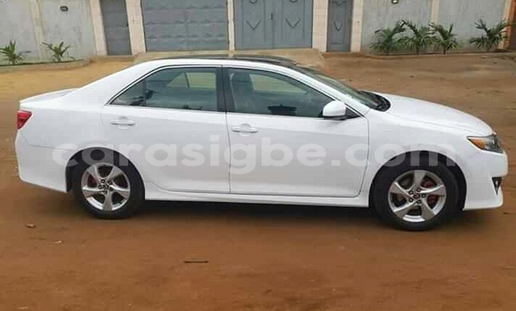 Acheter Import Voiture Toyota Camry Blanc à Lomé, Maritime Acheter Import Voiture Toyota Camry Blanc à Lomé, Maritime