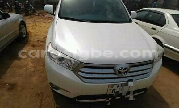Acheter Occasion Voiture Toyota Highlander Blanc à Lomé, Maritime Acheter Occasion Voiture Toyota Highlander Blanc à Lomé, Maritime