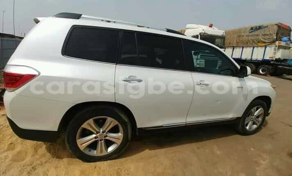 Acheter Occasion Voiture Toyota Highlander Blanc à Lomé, Maritime Acheter Occasion Voiture Toyota Highlander Blanc à Lomé, Maritime