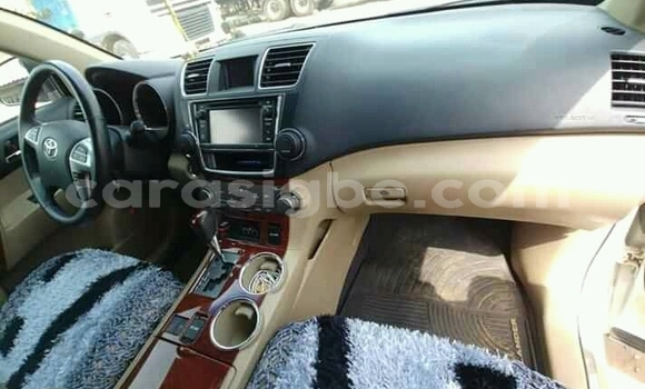 Acheter Occasion Voiture Toyota Highlander Blanc à Lomé, Maritime Acheter Occasion Voiture Toyota Highlander Blanc à Lomé, Maritime